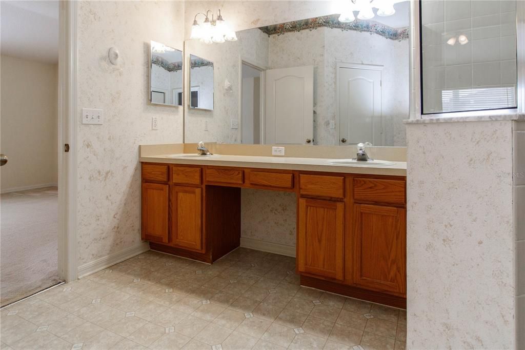 For Sale: $337,000 (2 beds, 2 baths, 1726 Square Feet)