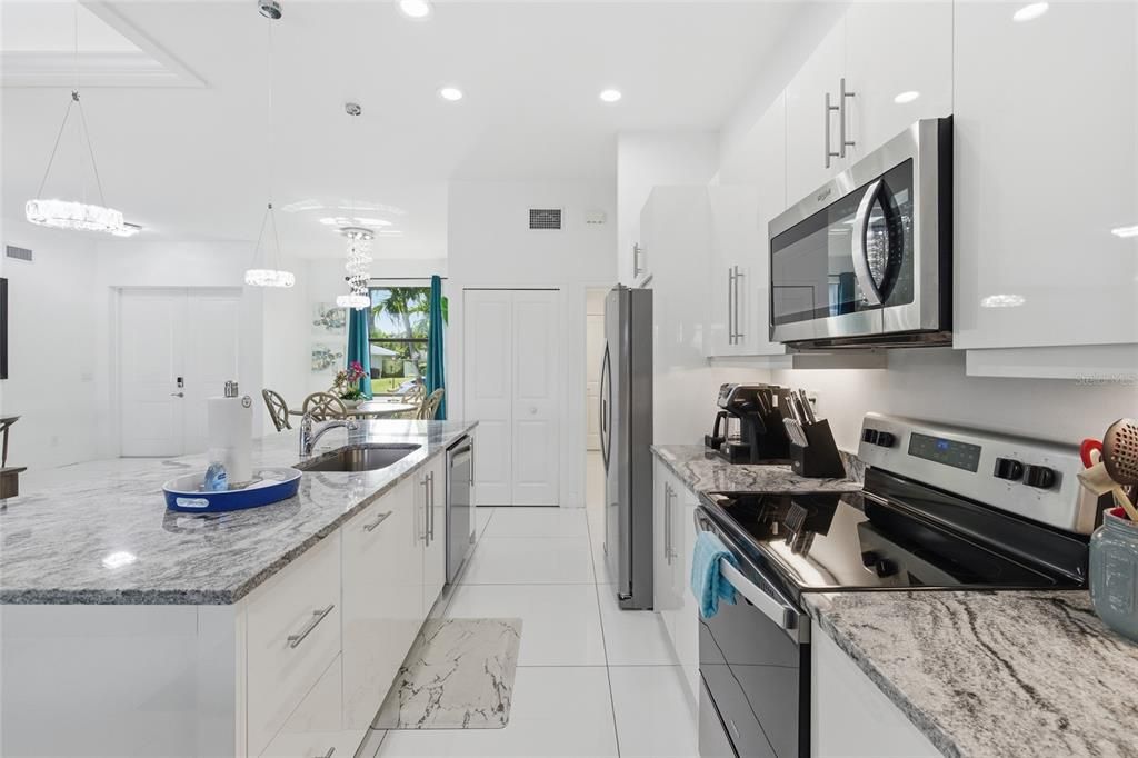 For Sale: $510,000 (3 beds, 2 baths, 1734 Square Feet)