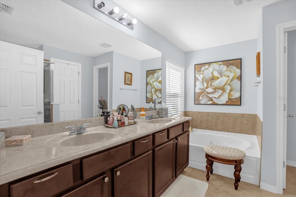 For Sale: $540,000 (4 beds, 2 baths, 1975 Square Feet)