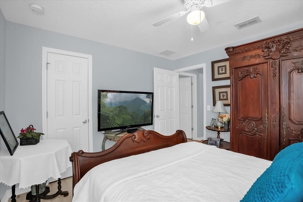 For Sale: $540,000 (4 beds, 2 baths, 1975 Square Feet)