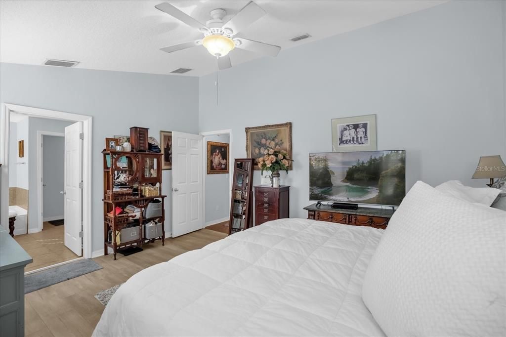 For Sale: $540,000 (4 beds, 2 baths, 1975 Square Feet)