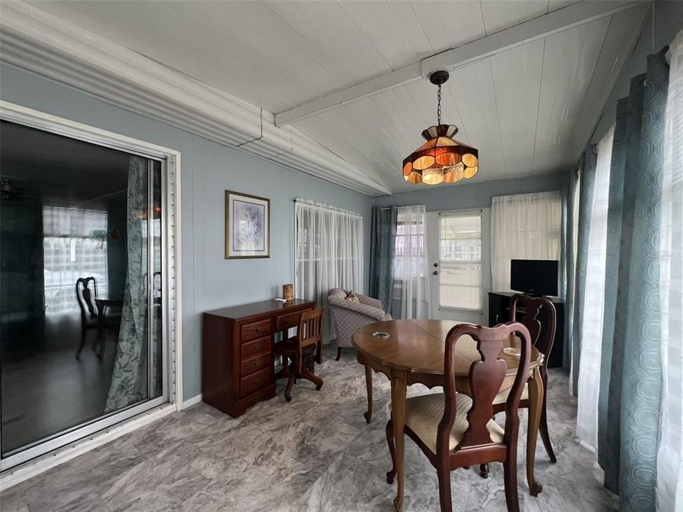 For Sale: $152,500 (2 beds, 2 baths, 1219 Square Feet)