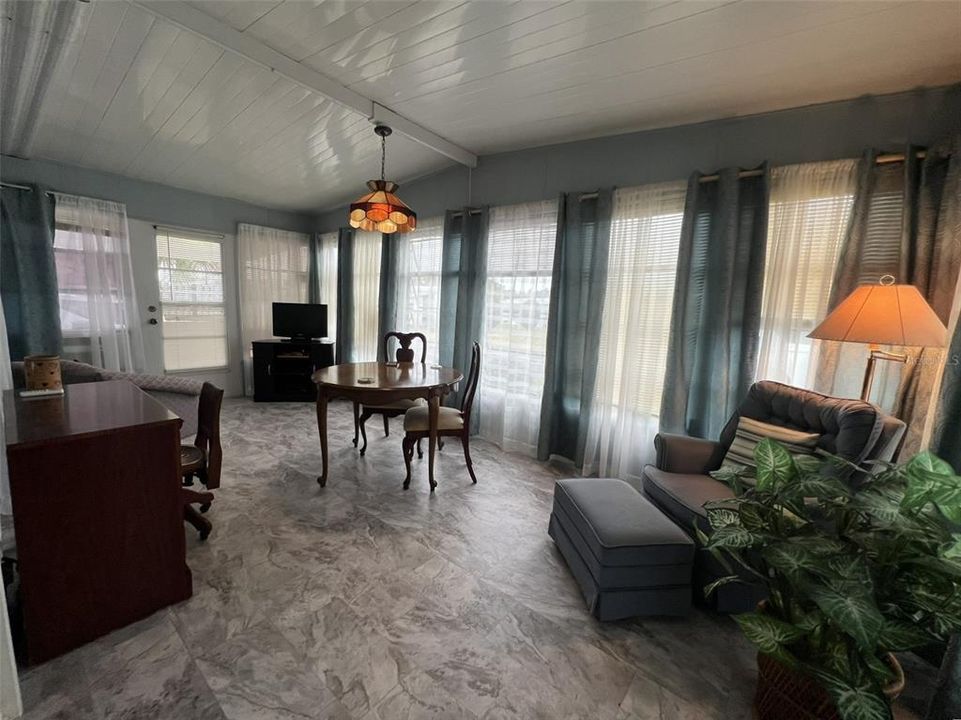 For Sale: $152,500 (2 beds, 2 baths, 1219 Square Feet)