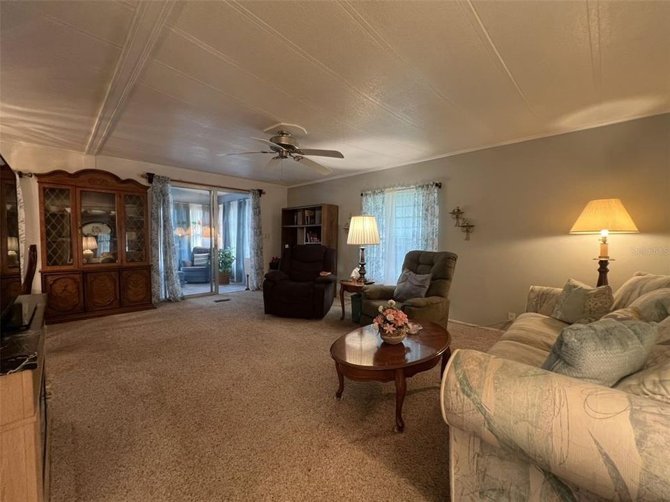 For Sale: $152,500 (2 beds, 2 baths, 1219 Square Feet)