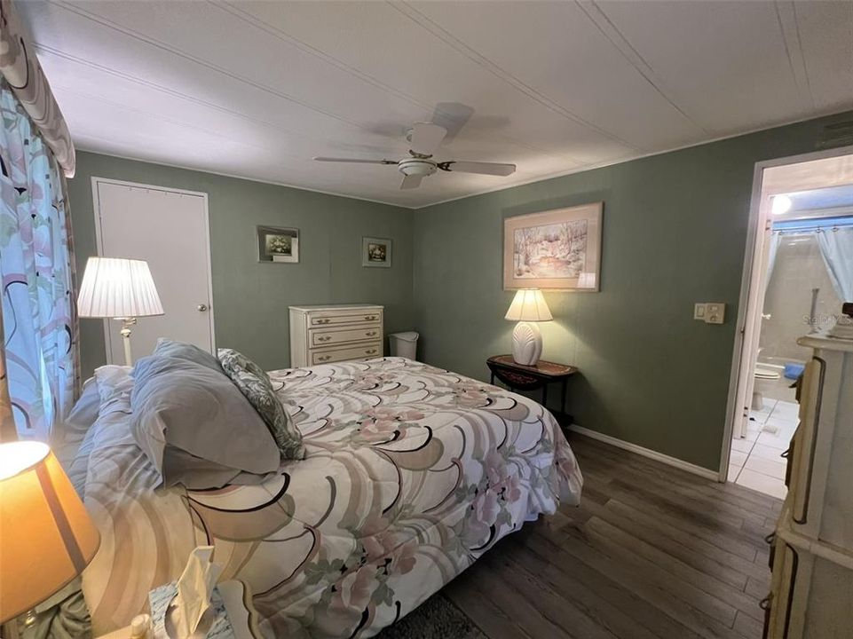 For Sale: $152,500 (2 beds, 2 baths, 1219 Square Feet)