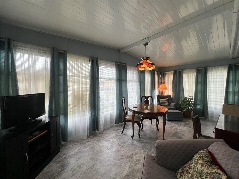 For Sale: $152,500 (2 beds, 2 baths, 1219 Square Feet)