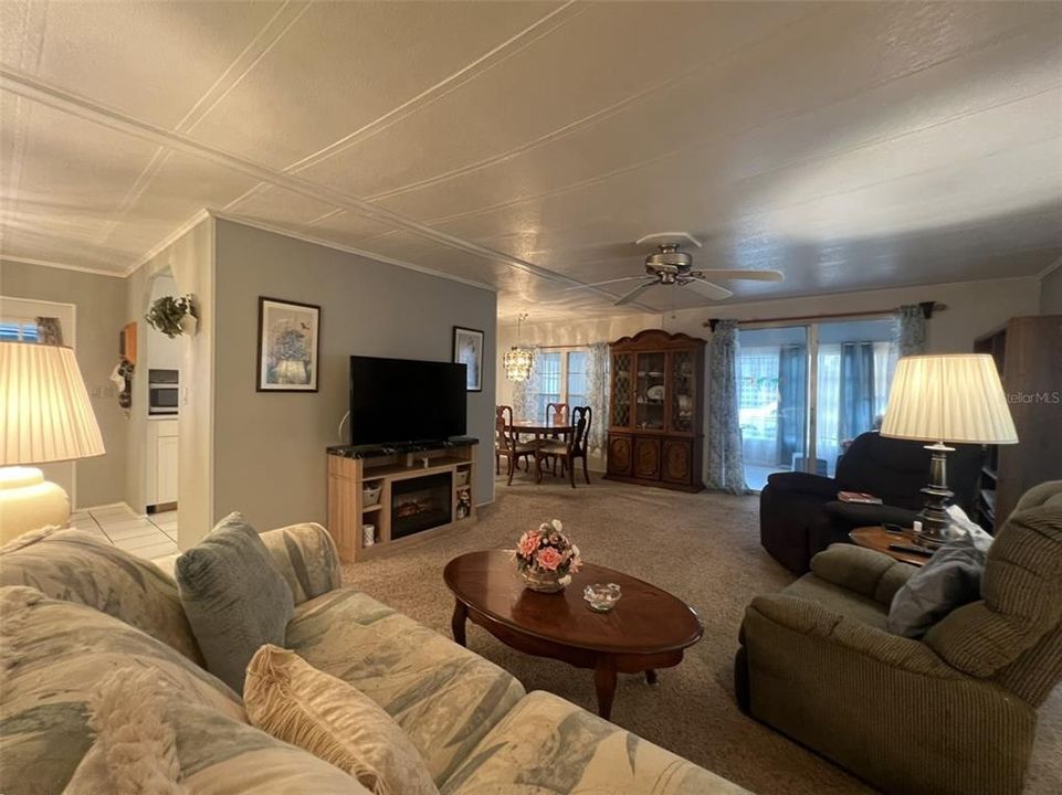 For Sale: $152,500 (2 beds, 2 baths, 1219 Square Feet)