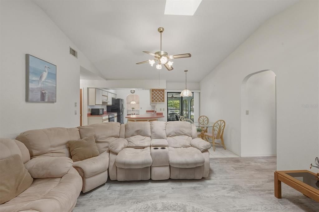 待售: $497,000 (3 贝兹, 2 浴室, 2115 平方英尺)