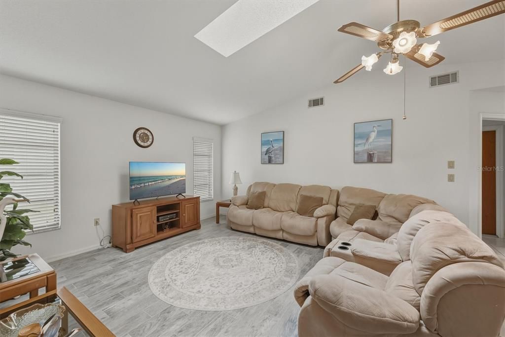 待售: $497,000 (3 贝兹, 2 浴室, 2115 平方英尺)