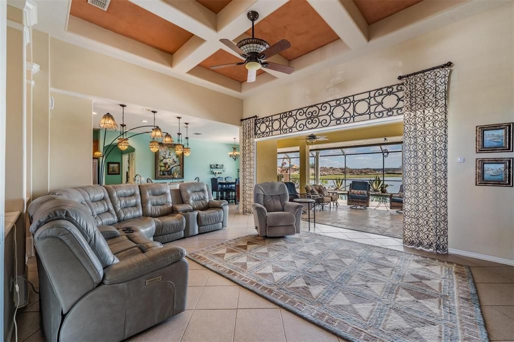 合同活跃: $590,000 (3 贝兹, 3 浴室, 2967 平方英尺)