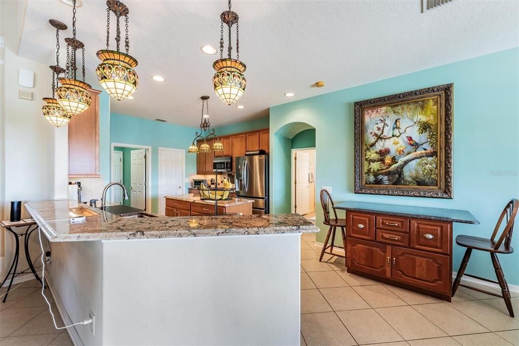 合同活跃: $590,000 (3 贝兹, 3 浴室, 2967 平方英尺)