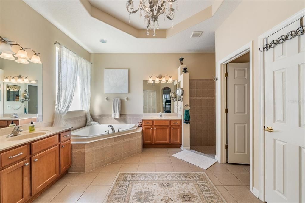 合同活跃: $590,000 (3 贝兹, 3 浴室, 2967 平方英尺)