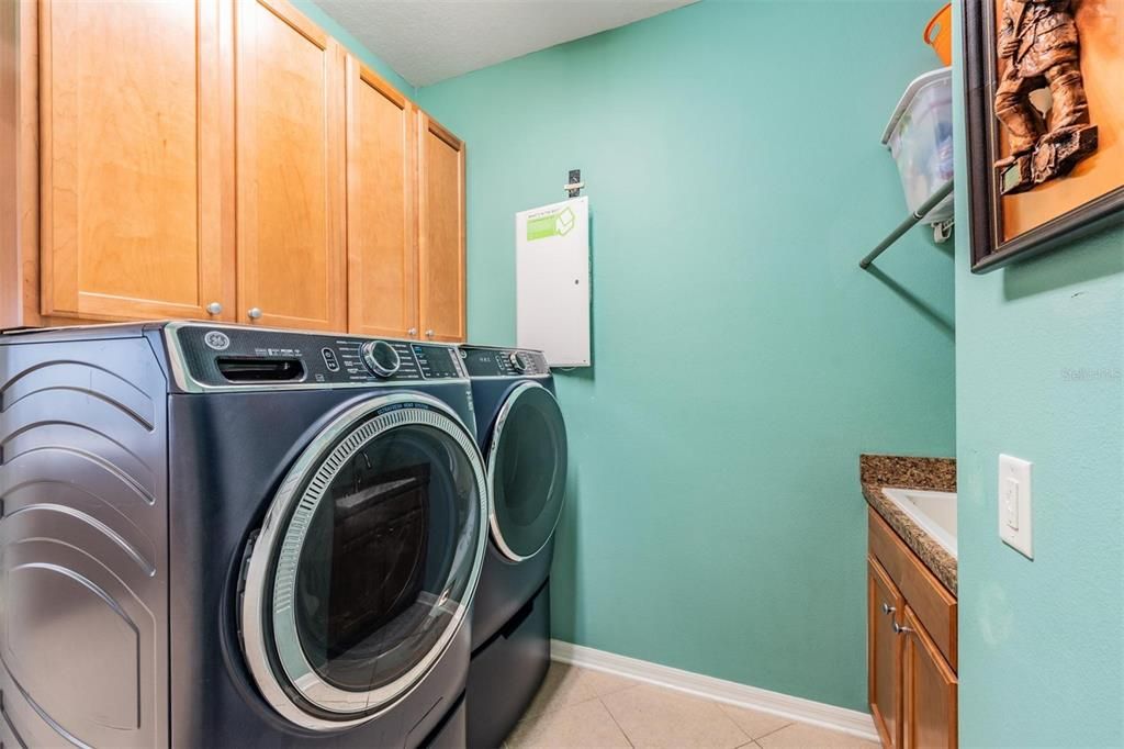 合同活跃: $590,000 (3 贝兹, 3 浴室, 2967 平方英尺)