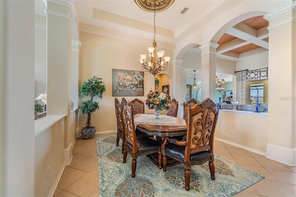 合同活跃: $590,000 (3 贝兹, 3 浴室, 2967 平方英尺)