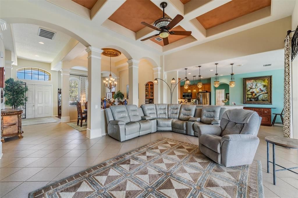 合同活跃: $590,000 (3 贝兹, 3 浴室, 2967 平方英尺)