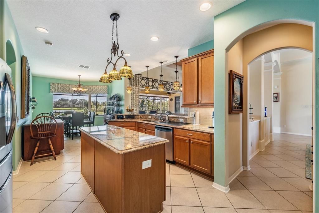 合同活跃: $590,000 (3 贝兹, 3 浴室, 2967 平方英尺)