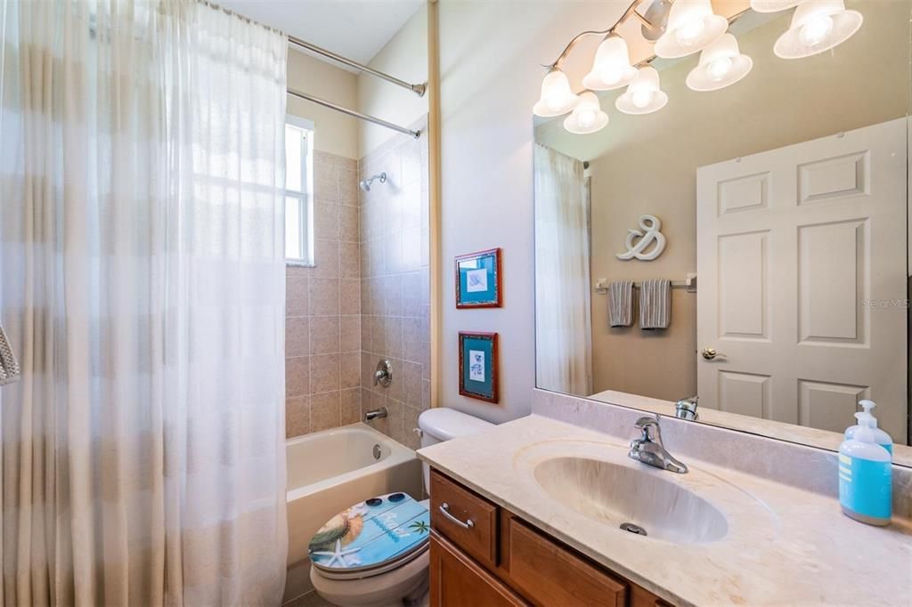 合同活跃: $590,000 (3 贝兹, 3 浴室, 2967 平方英尺)