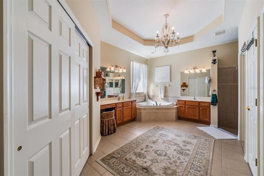 合同活跃: $590,000 (3 贝兹, 3 浴室, 2967 平方英尺)