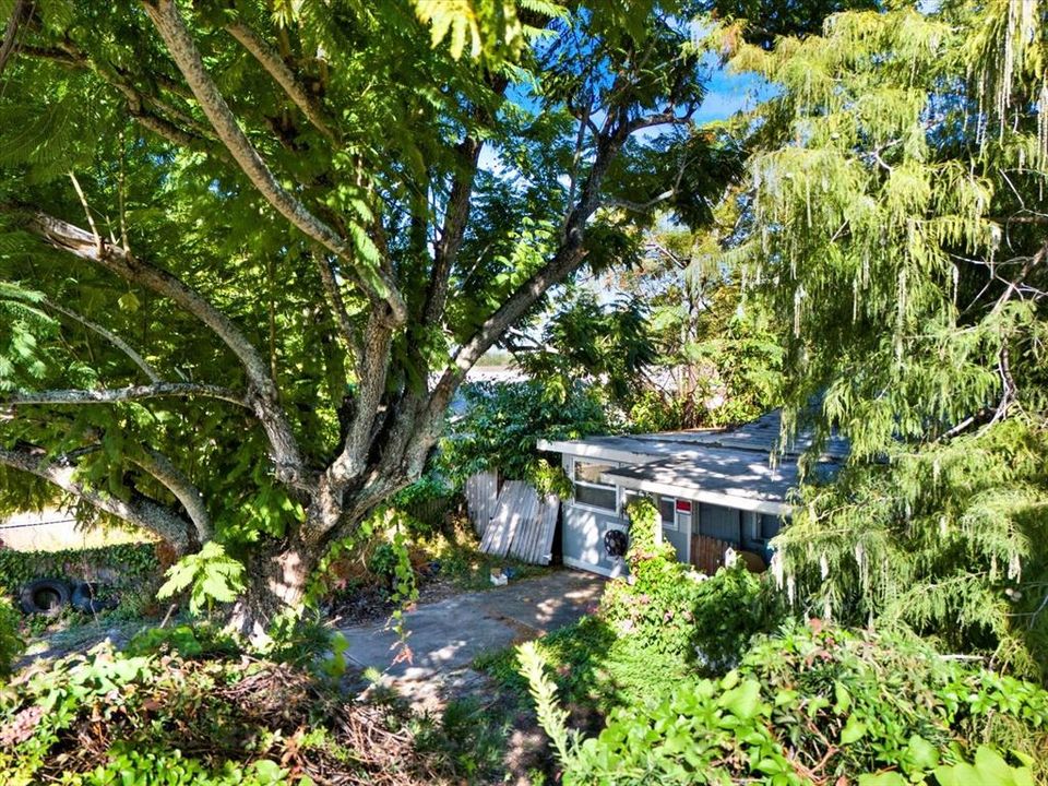 For Sale: $165,000 (2 beds, 1 baths, 672 Square Feet)