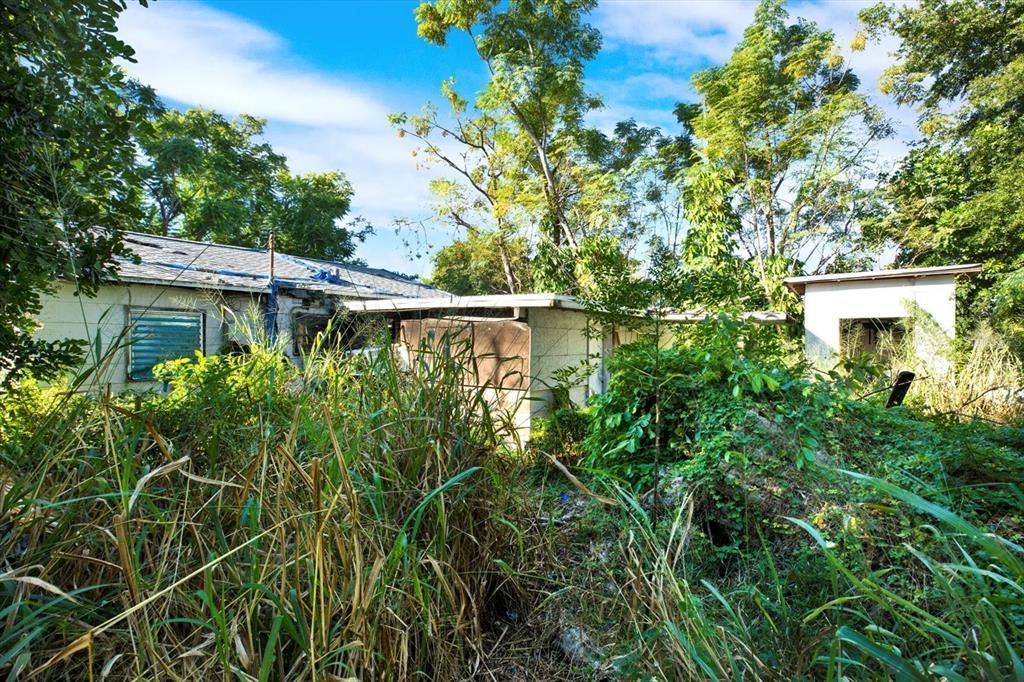 For Sale: $165,000 (2 beds, 1 baths, 672 Square Feet)