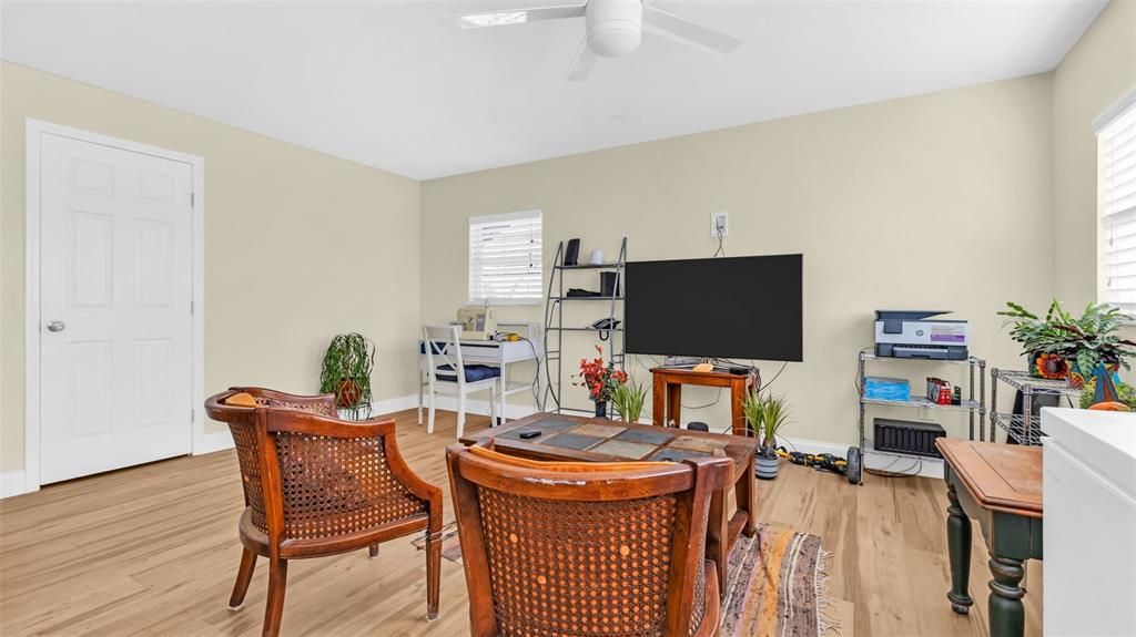 待售: $625,000 (3 贝兹, 2 浴室, 1720 平方英尺)