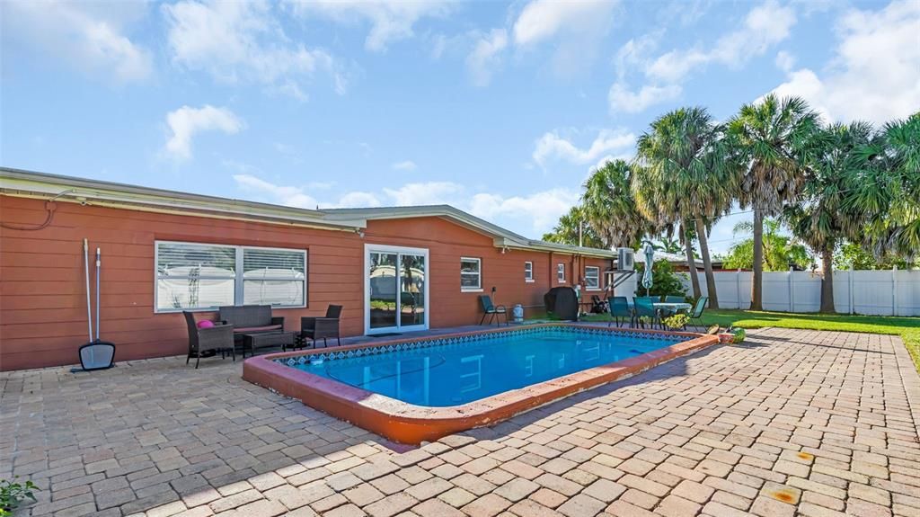 待售: $625,000 (3 贝兹, 2 浴室, 1720 平方英尺)