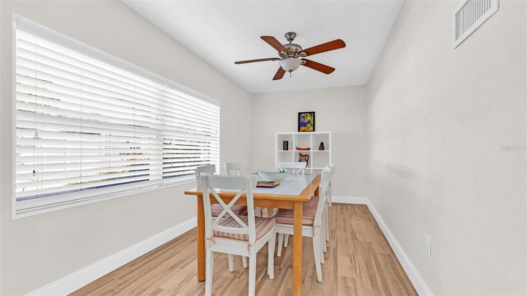 待售: $625,000 (3 贝兹, 2 浴室, 1720 平方英尺)