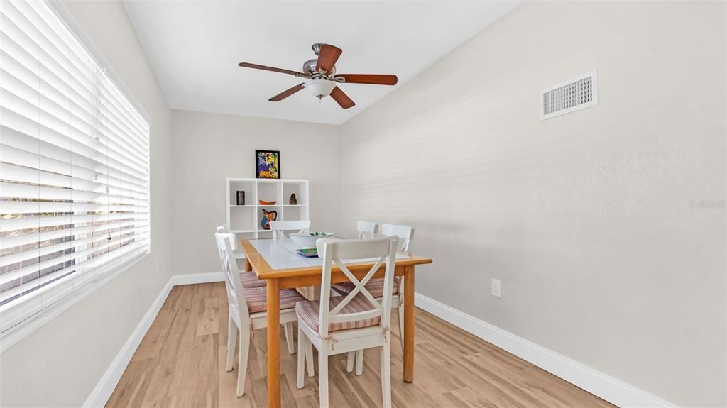 待售: $625,000 (3 贝兹, 2 浴室, 1720 平方英尺)