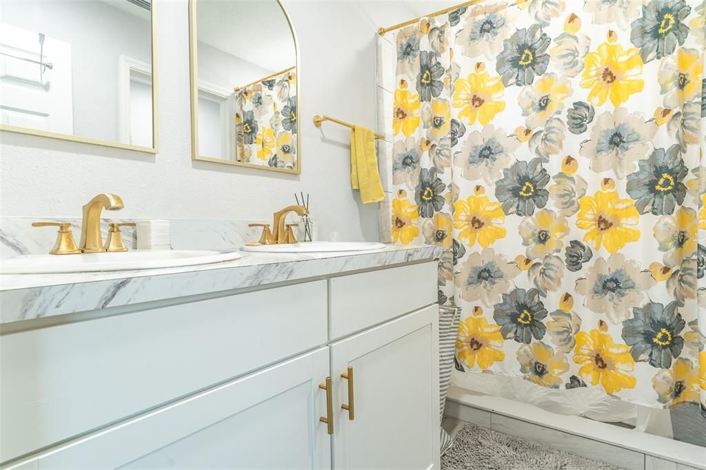 For Sale: $279,000 (3 beds, 2 baths, 1175 Square Feet)