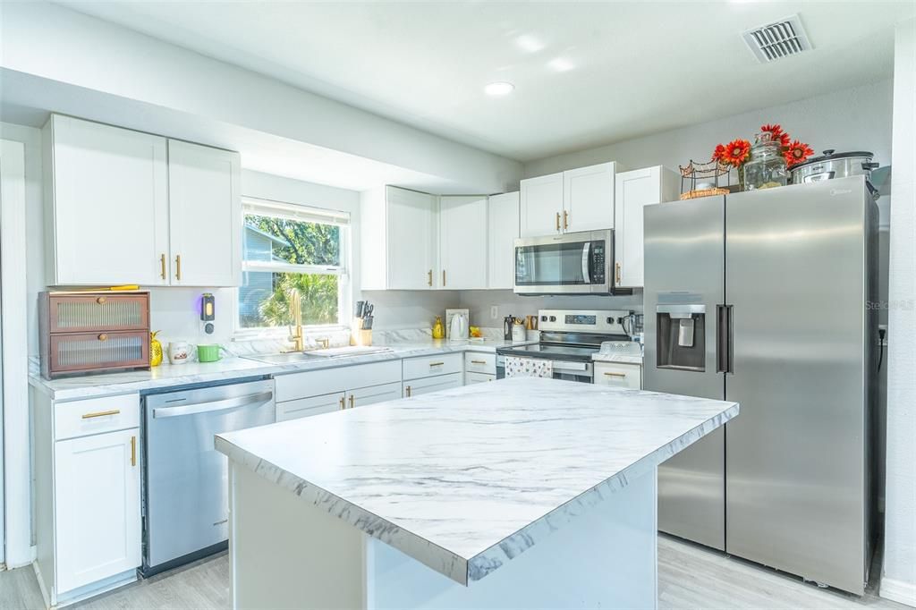 For Sale: $279,000 (3 beds, 2 baths, 1175 Square Feet)