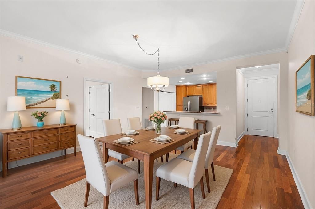 For Sale: $319,000 (1 beds, 1 baths, 992 Square Feet)