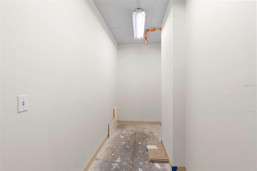 For Sale: $319,000 (1 beds, 1 baths, 992 Square Feet)