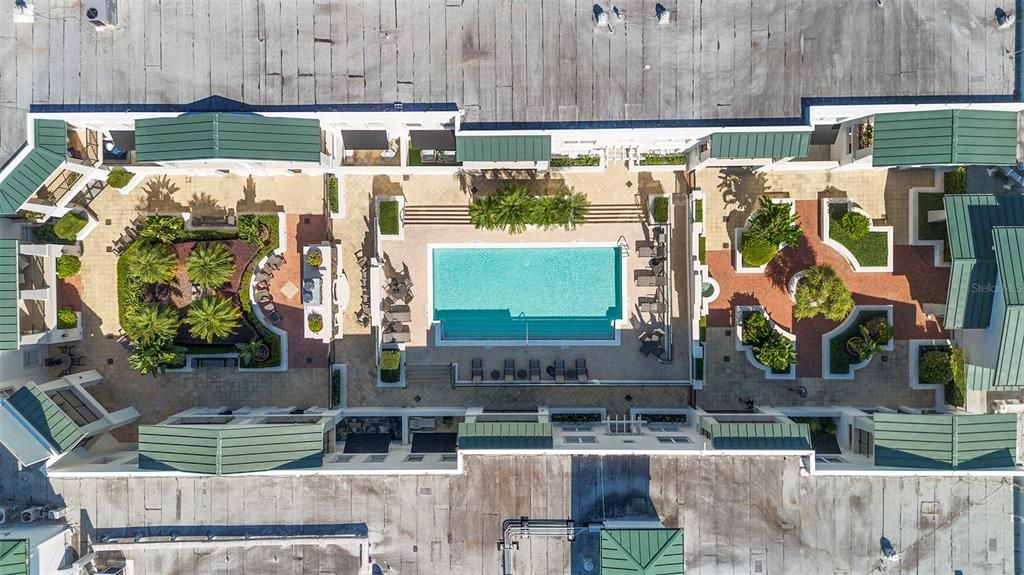 For Sale: $319,000 (1 beds, 1 baths, 992 Square Feet)