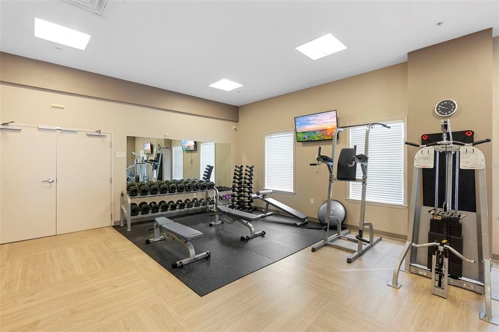 For Sale: $319,000 (1 beds, 1 baths, 992 Square Feet)