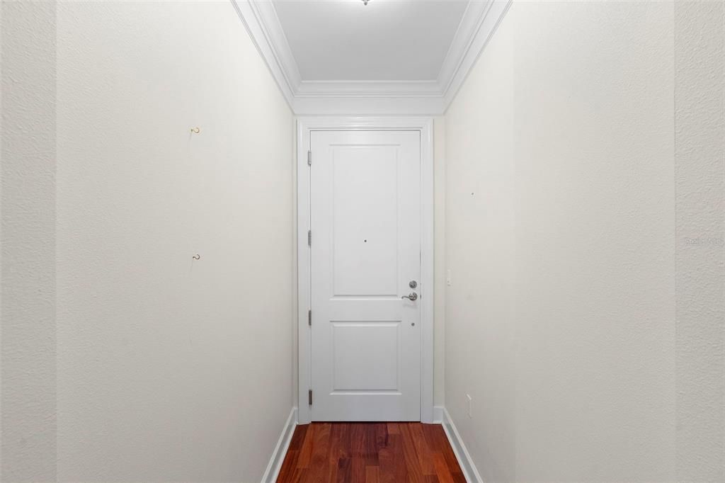 For Sale: $319,000 (1 beds, 1 baths, 992 Square Feet)