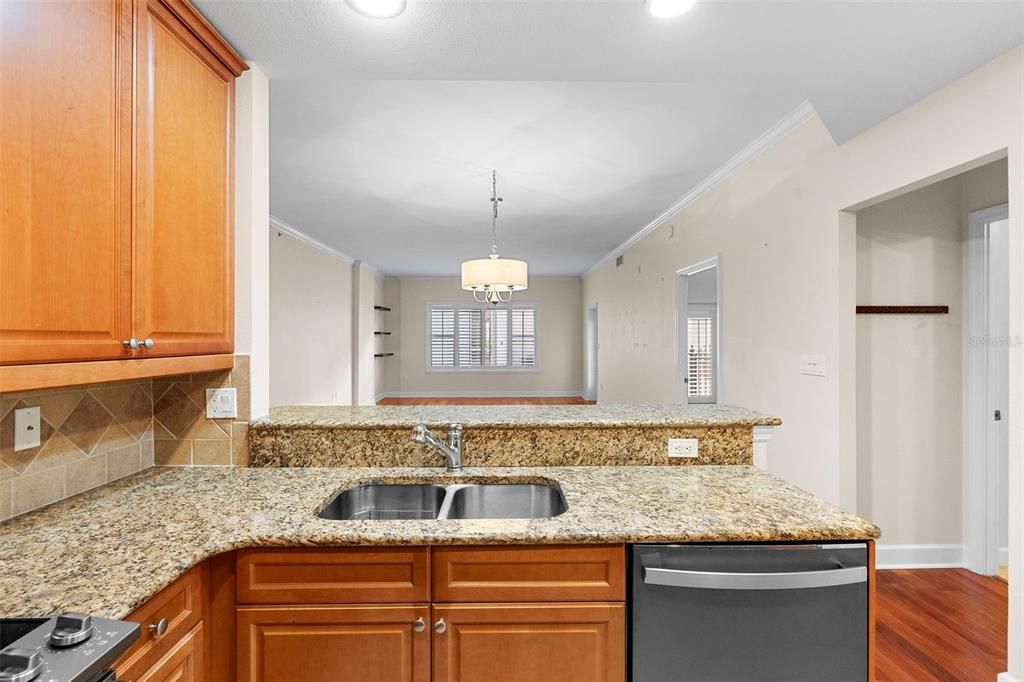 For Sale: $319,000 (1 beds, 1 baths, 992 Square Feet)