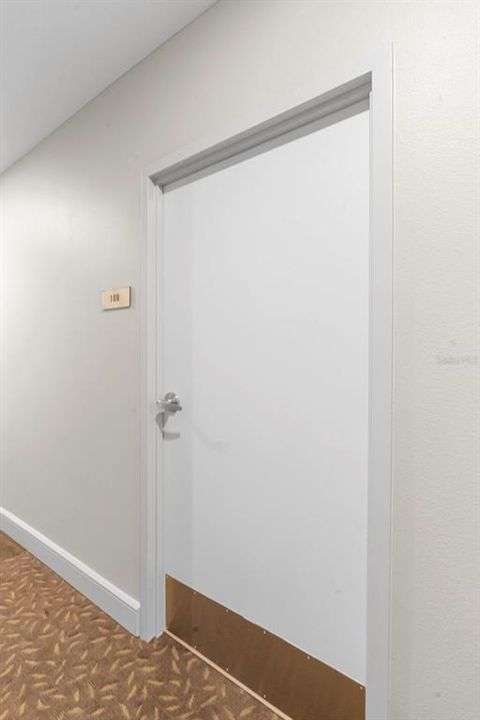 For Sale: $319,000 (1 beds, 1 baths, 992 Square Feet)