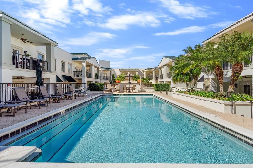 For Sale: $319,000 (1 beds, 1 baths, 992 Square Feet)