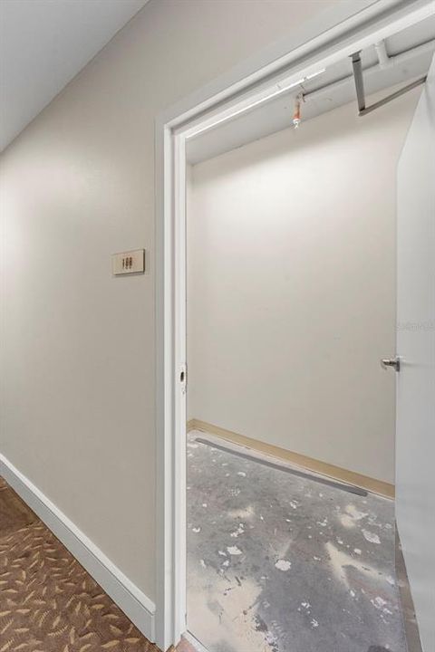 For Sale: $319,000 (1 beds, 1 baths, 992 Square Feet)