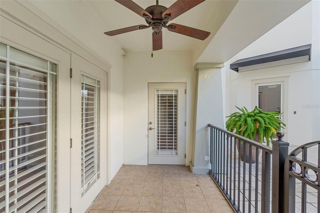 For Sale: $319,000 (1 beds, 1 baths, 992 Square Feet)