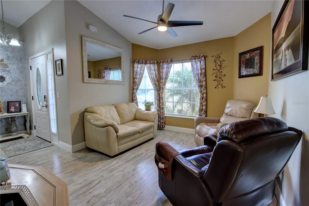 For Sale: $359,900 (3 beds, 2 baths, 1500 Square Feet)