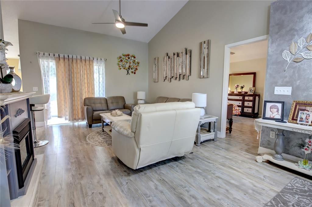 For Sale: $359,900 (3 beds, 2 baths, 1500 Square Feet)