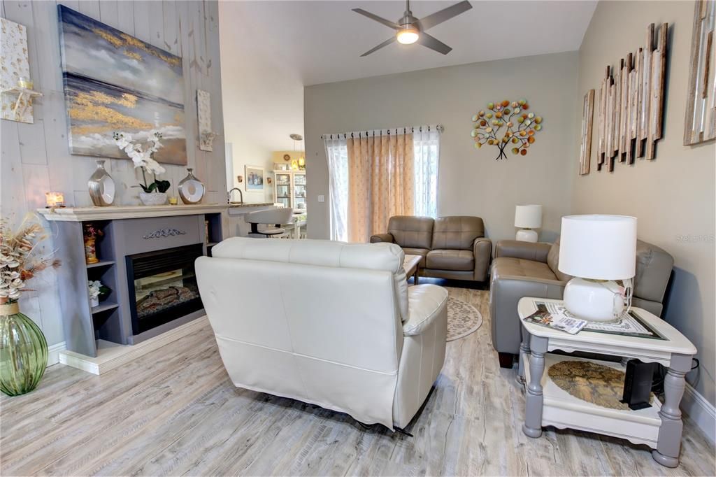 For Sale: $359,900 (3 beds, 2 baths, 1500 Square Feet)