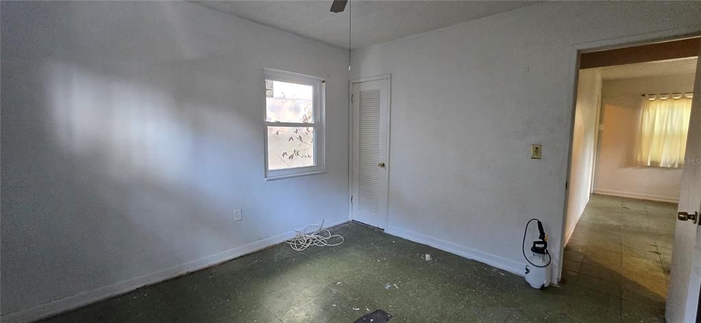 合同活跃: $200,000 (2 贝兹, 1 浴室, 692 平方英尺)