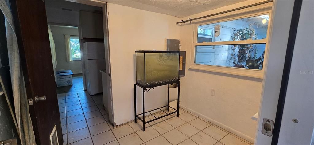 合同活跃: $200,000 (2 贝兹, 1 浴室, 692 平方英尺)