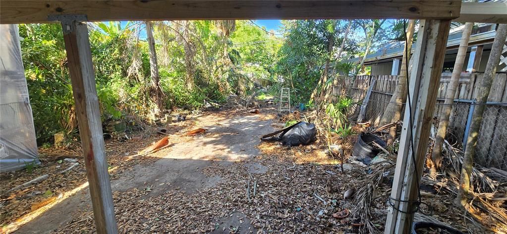 合同活跃: $200,000 (2 贝兹, 1 浴室, 692 平方英尺)