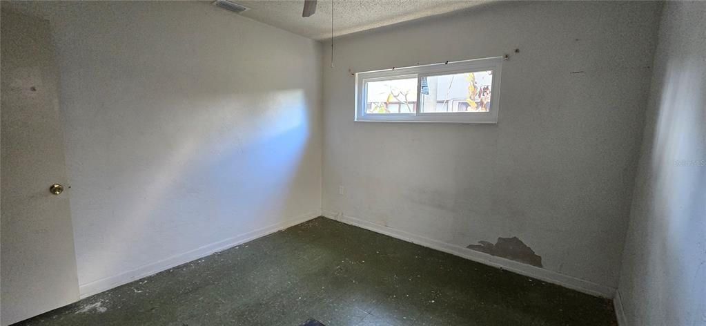 合同活跃: $200,000 (2 贝兹, 1 浴室, 692 平方英尺)