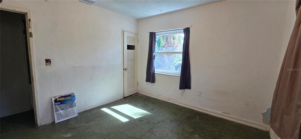 合同活跃: $200,000 (2 贝兹, 1 浴室, 692 平方英尺)