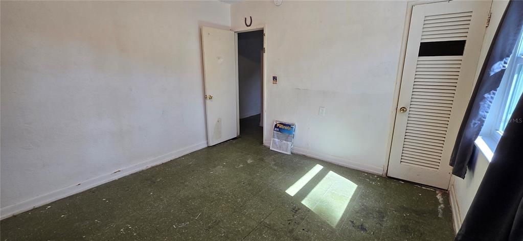 合同活跃: $200,000 (2 贝兹, 1 浴室, 692 平方英尺)