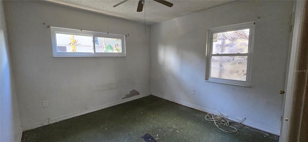 合同活跃: $200,000 (2 贝兹, 1 浴室, 692 平方英尺)